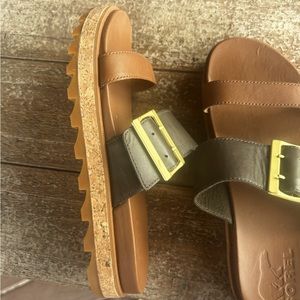 Sorel two tone buckle sandals